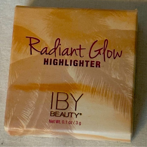 NWT Radiant Glow Highlighter - Picture 1 of 4